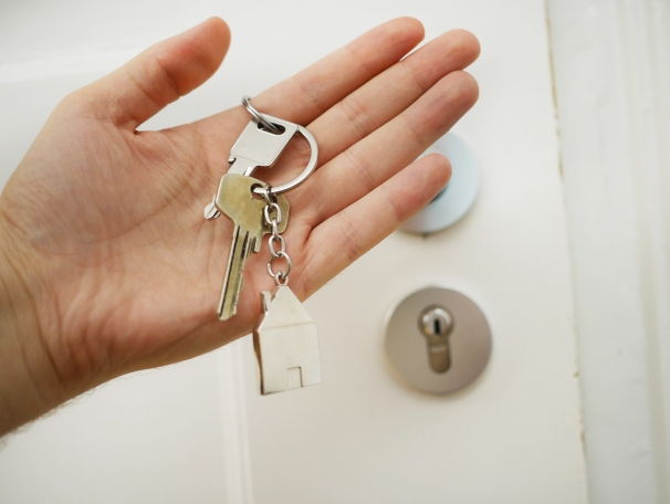 https://LauraDarr.StopRentingStartOwning.org